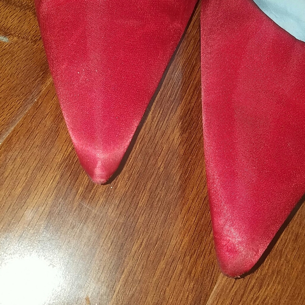 Bold Red pumps - Picture 6 of 8